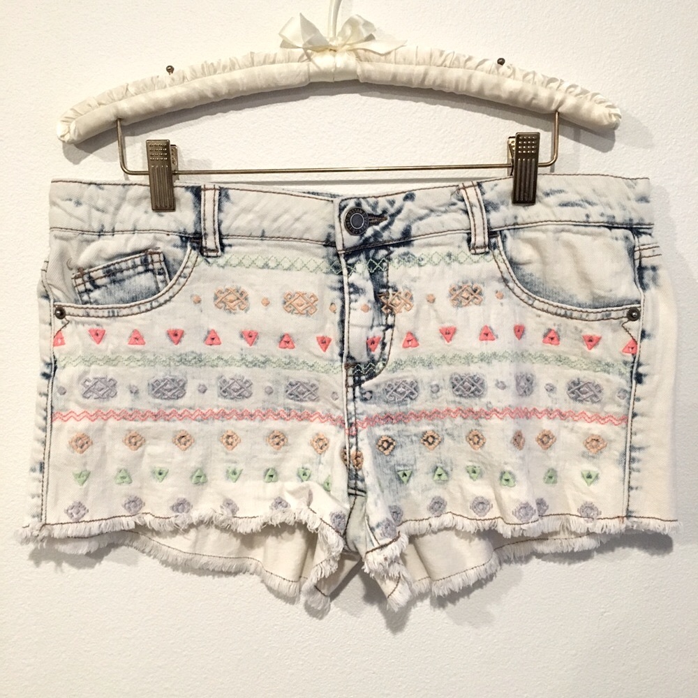 🔴 Denim Embroidered Shorts
